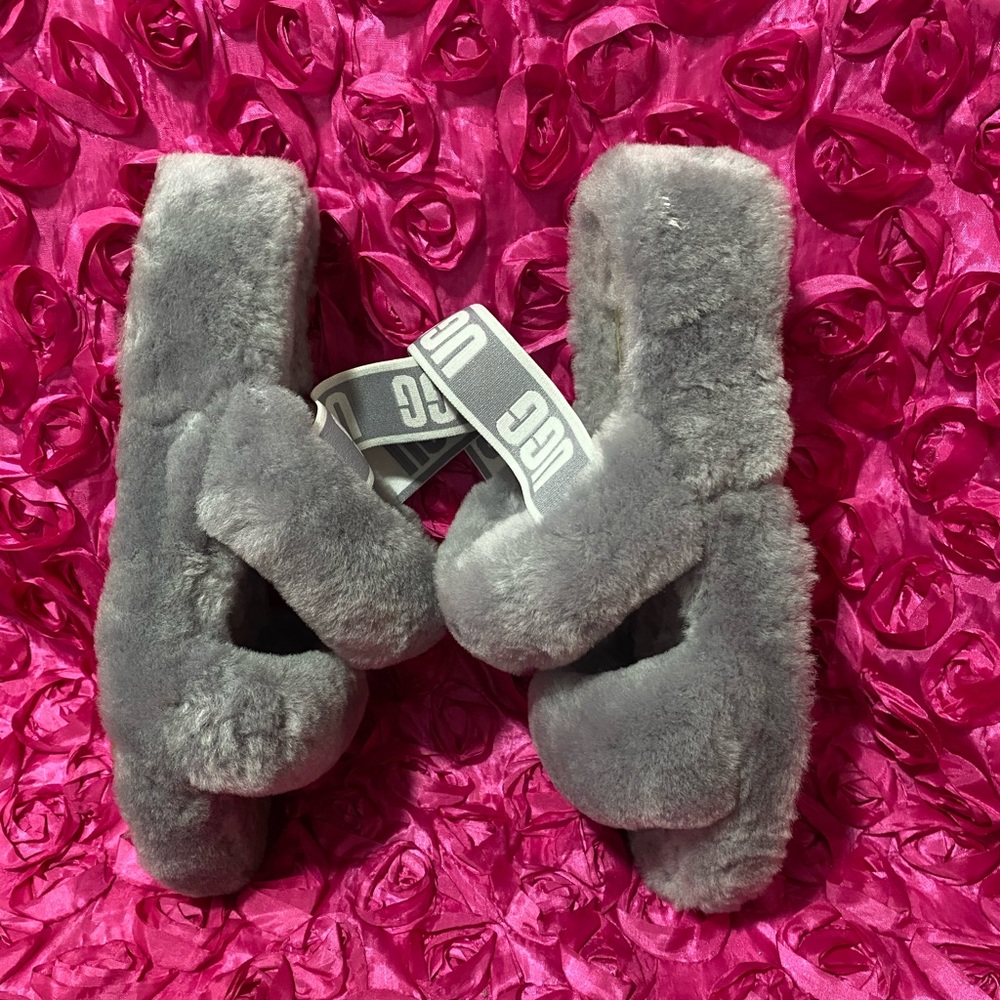 Ugg oh yeah slide 🤍 - Picture 2 of 7